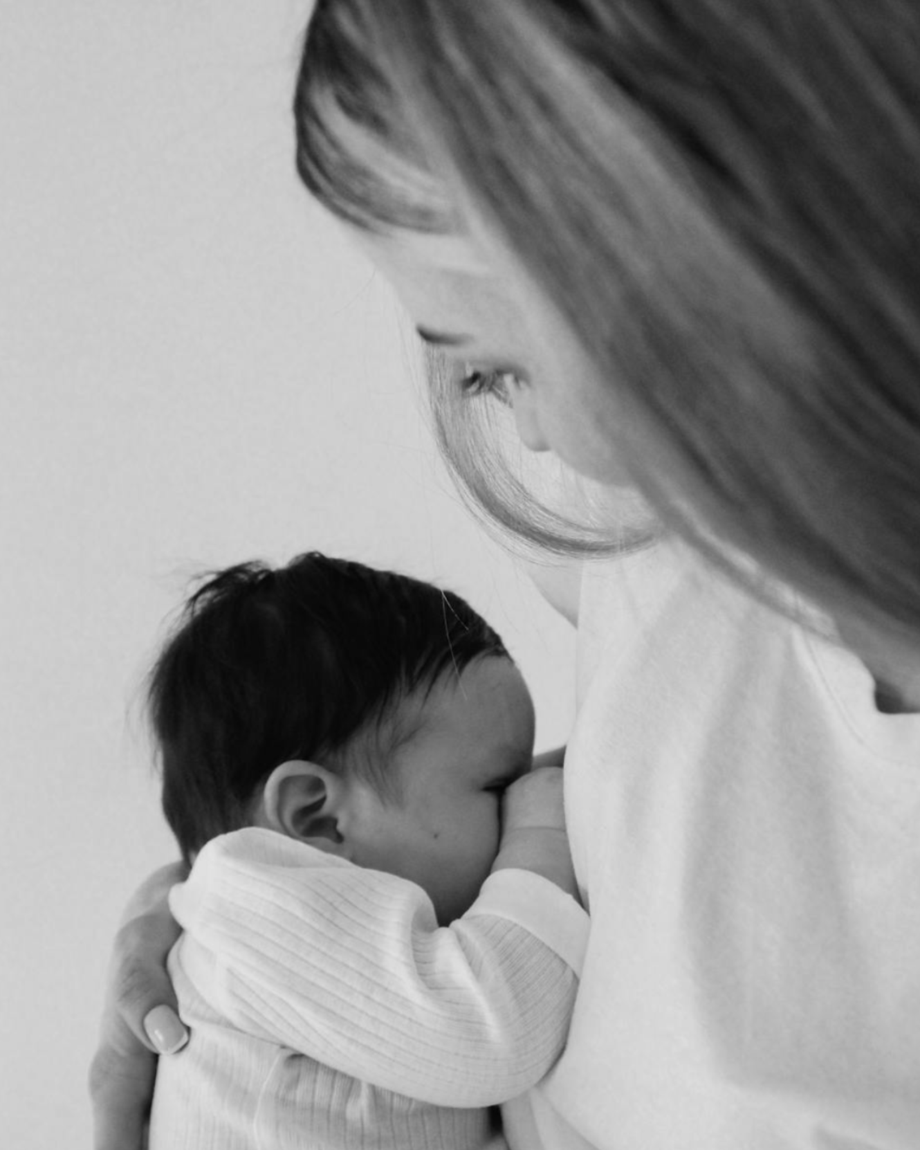 Routine capillaire post-grossesse : gérer la perte de cheveux